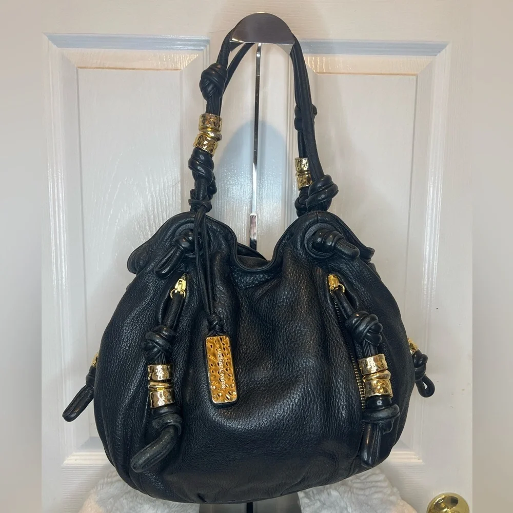 MICHAEL KORS BLACK ROSLYN LEATHER
SHOULDER BAG “THE ROSLYN” - Picture 1 of 16